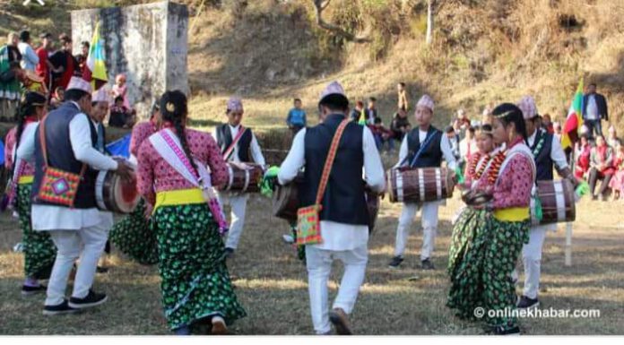 याक्थुङ्गबा हरुको ( के लाङ्ग) च्याब्रुङ्ग नाच तस्बिरहरू